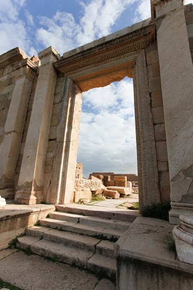 04 ultima Leptis Magna ingresso monumentale al Foro severiano_foto missione archeologica Roma Tre