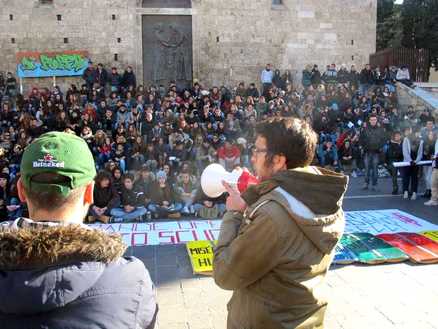 Contro i tagli della finanziaria basta un sit-in (almeno per ora)