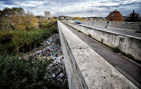 A rischio il ponte della Magliana (ma non c’entra con Morandi)