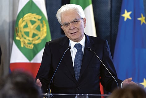 Mattarella: «Evasione indecente. Sfruttate le tasse pagate da altri»