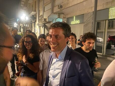 I primi passi in Comune del civico Nicola Fiorita, «sindaco dal basso»