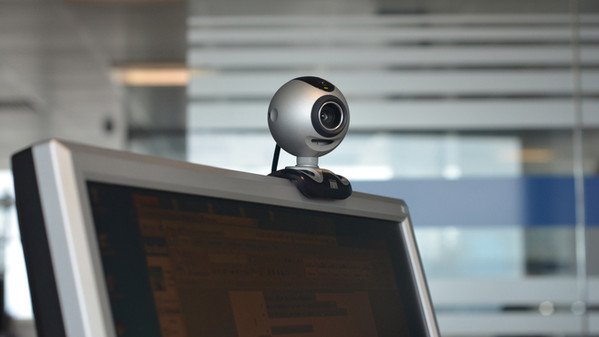 1,8 milioni di persone spiate via webcam