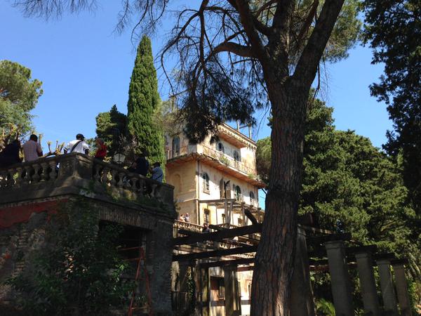 Senza casa occupano tenuta a Castel Gandolfo, appello al Papa: “Ci riceva”