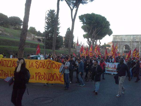 A Roma è stato rotto il divieto a manifestare nella città-vetrina per turisti e commercio