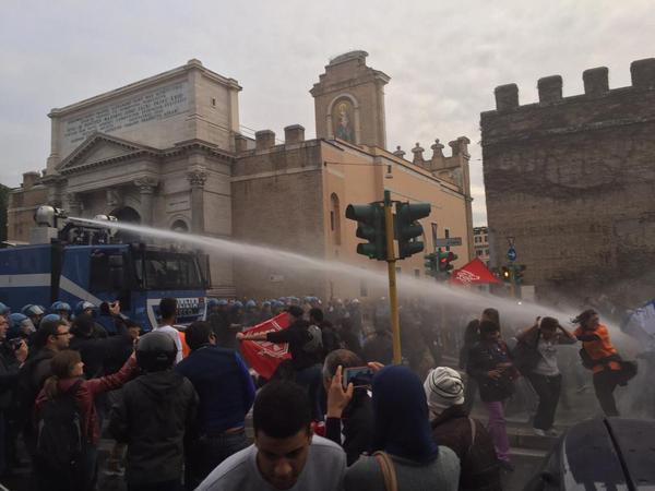 Roma, violenze contro i movimenti della casa solidali con l’Ex Telecom
