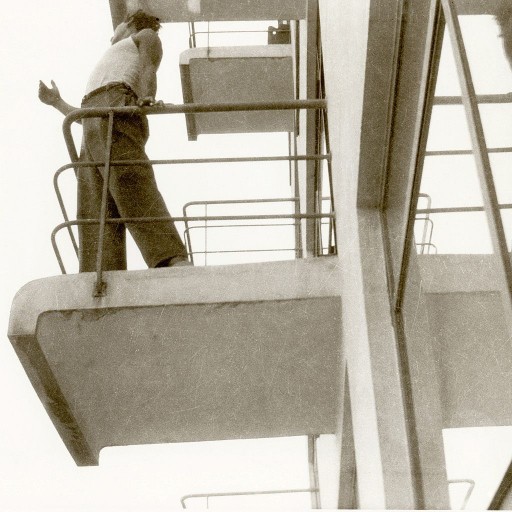 Bauhaus_Marianne Brandt_Studente su uno dei balconi dell'edificio del Bauhaus (Dessau, 19281929)
