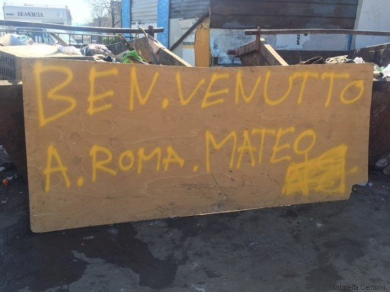 Salvini marcia su un campo Rom. Contro Bertolaso