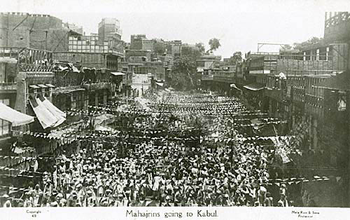 Ghaffar Khan leads a march from Peshawar to Kabul during the Khilafat Movement. Peshawar Street 1920