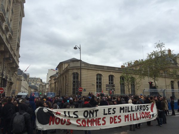 Parigi, manifestazione degli intermittenti dello spettacolo al ministero del lavoro