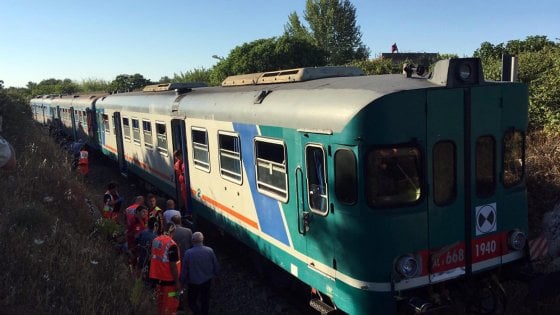 Scontro tra treni sul binario unico a Lecce, 15 feriti