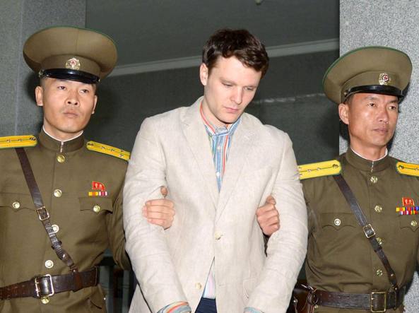 È morto l’americano liberato da Pyongyang, bombardieri Usa sulla penisola