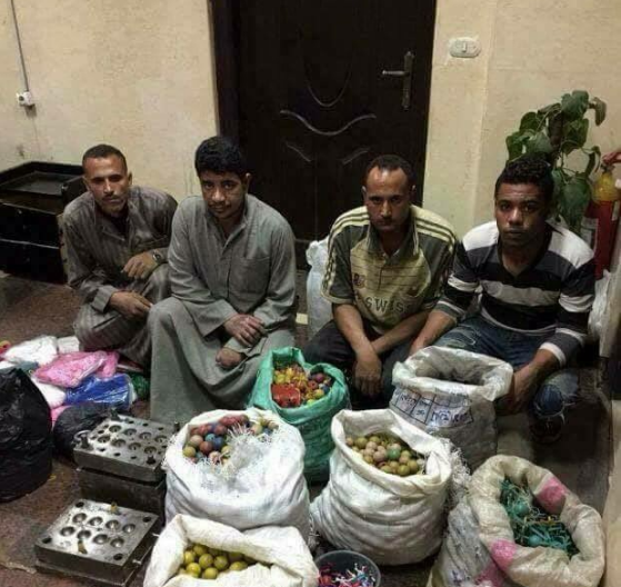 Dalle «palle di al-Sisi» agli 007 turchi, decine di arresti al Cairo