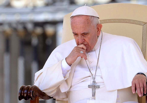 Il papa a Dublino, una delle vittime degli abusi: «Ha risparmiato il Vaticano»