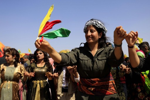 Newroz ieri a Qamishli, nel Kurdistan siriano (Afp)
