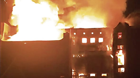Inferno di fuoco alla Glasgow School of Art