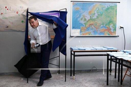 Grecia, vince il centrodestra. Tsipras chiede elezioni anticipate