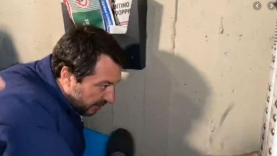 Facebook rimuove il video di Salvini al Pilastro