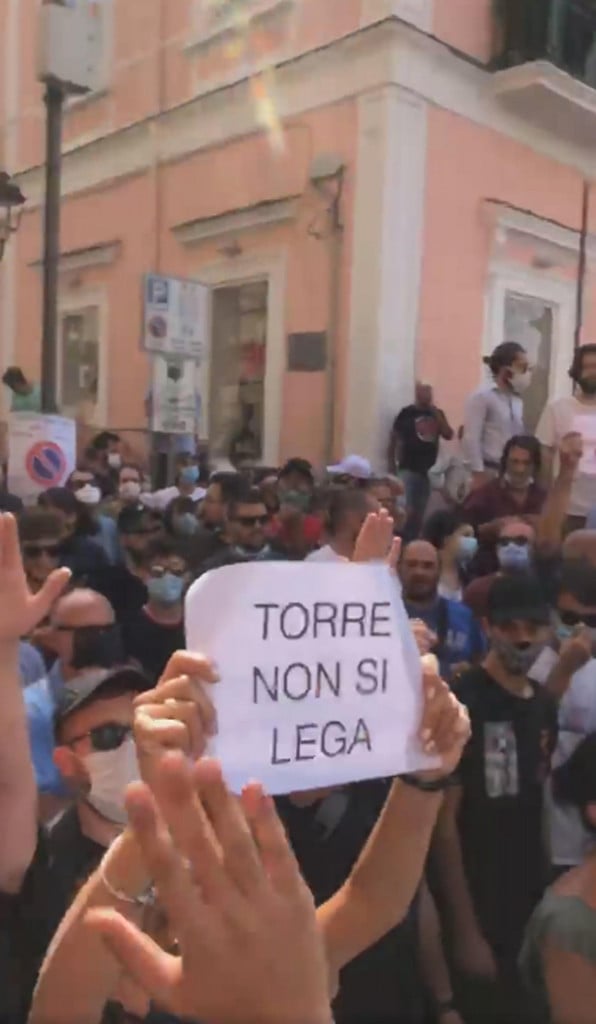 Fischi a Torre del Greco e flop a Napoli, Salvini se la prende con i centri sociali