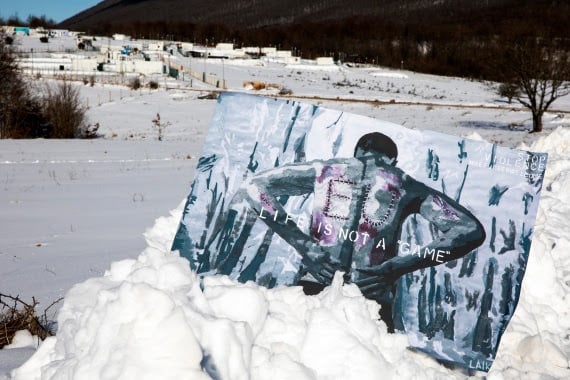 La street artist Laika sulla rotta balcanica a sostegno dei migranti