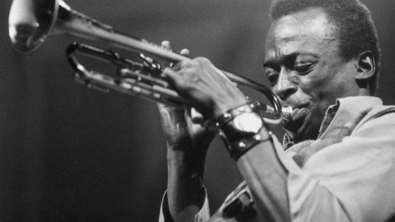 Miles Davis, le rivoluzioni infinite dell’«uomo con la tromba»