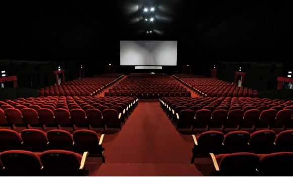 Cinema, teatri, concerti rimangono col pubblico «a metà»