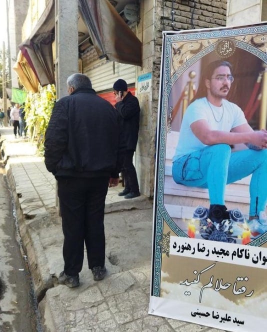 Iran, impiccato all’alba un ragazzo di 23 anni