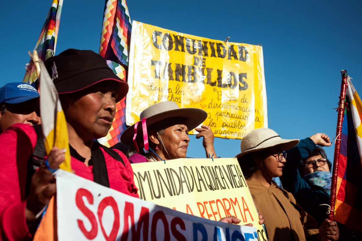 02-i-leader-indigeni-della-provincia-di-jujuy-in-argentina-protestano-contro-la-riforma-costituzionale-provinciale-che-vuole-sfruttare-le-loro-terre-per-l-estrazione-del-litio-mariana-nedelcu