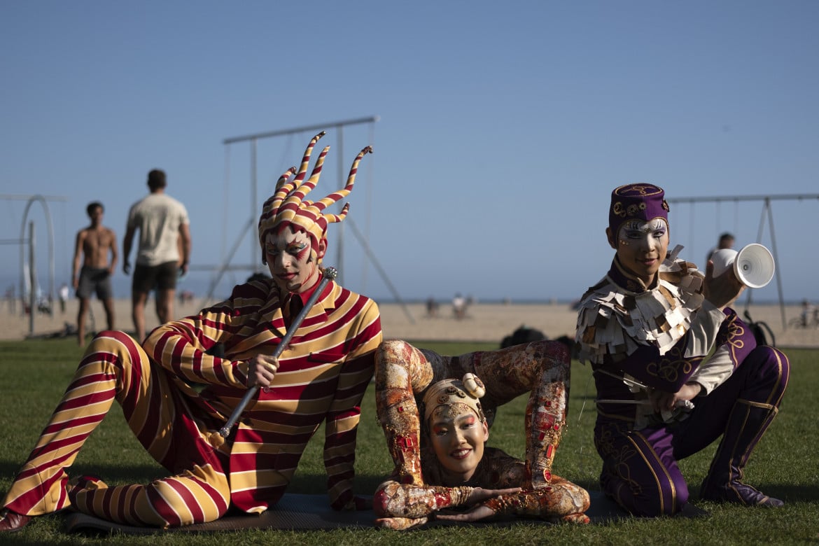 Artisti del Cirque du Soleil a Santa Monica, in California, in occasione del ritorno dopo oltre un decennio dello spettacolo nella città (Richard Vogel, Ap)