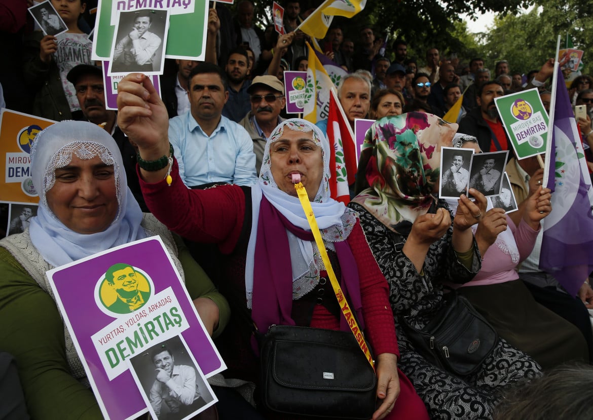 TURCHIA: Con il processo Kobane, Erdogan punisce il sogno democratico