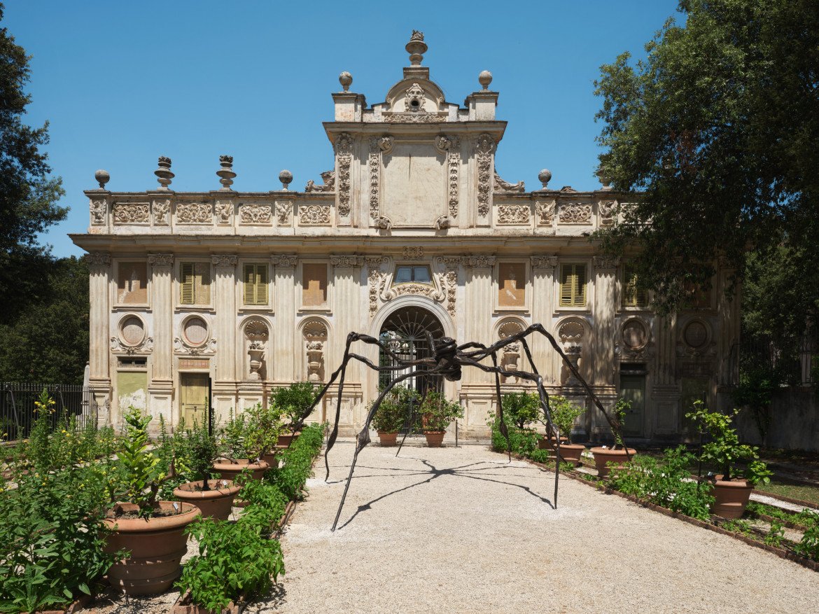 galleria-borghese-louise-bourgeois-installation-view1-spider-ph-a-osio