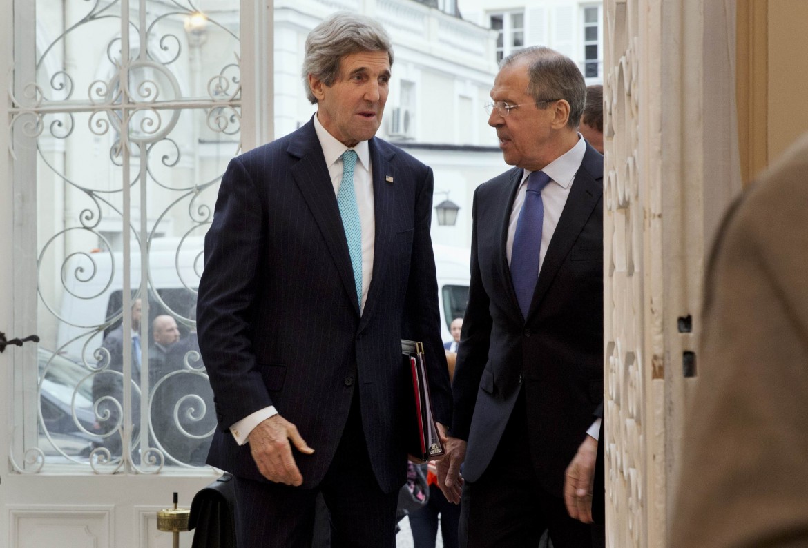 Lavrov Kerry, si lavora all’accordo. Medvedev in Crimea