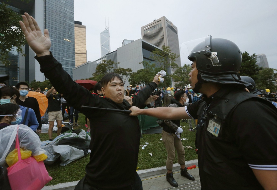 Hong Kong, il movimento fallisce la prova di forza