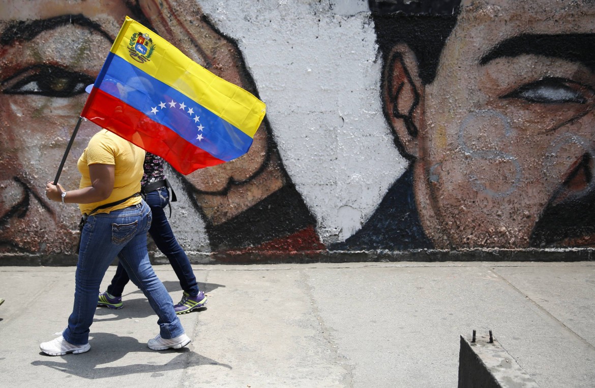Omicidi selettivi, ucciso bodyguard di Maduro