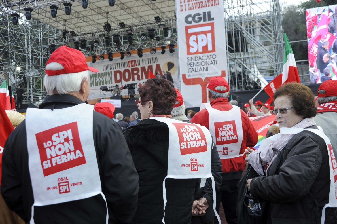 I sindacati a Poletti: nuova rivalutazione