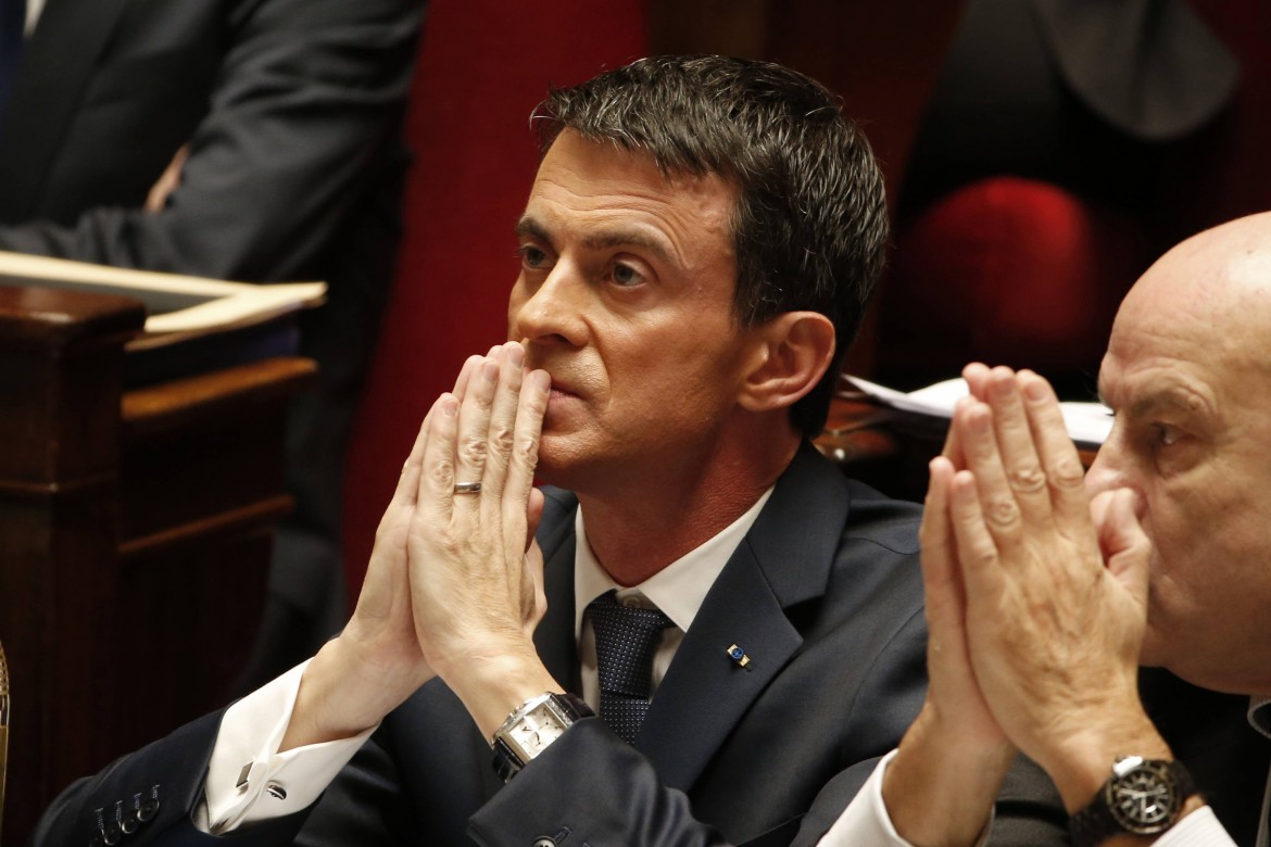 L’appello di Valls a votare la destra di Sarkozy