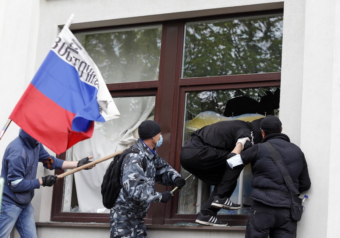 Ucraina, i filorussi occupano sede del governo di Lugansk