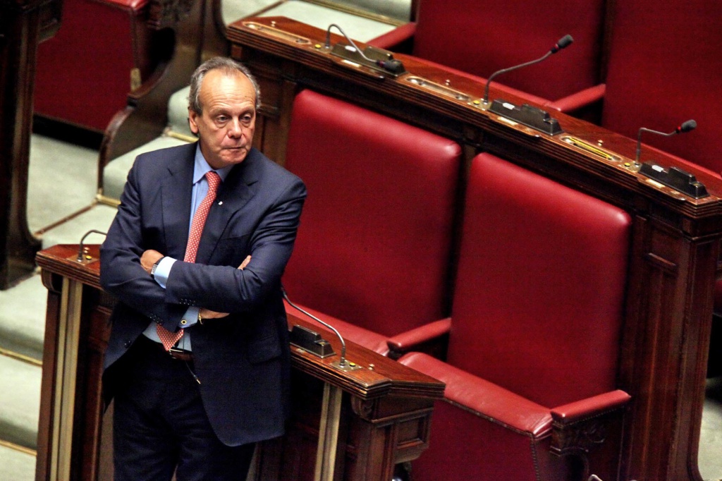Berlusconi duro, ma i frondisti tengono: «E se la prima riforma fosse l’ultima?»