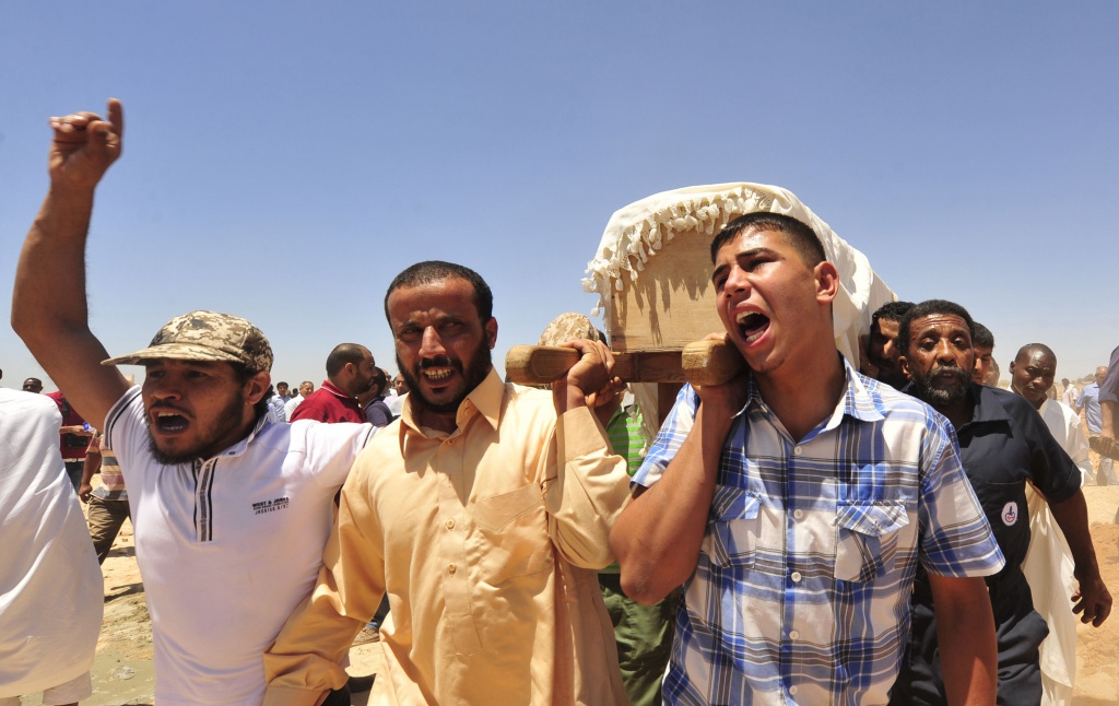 Dopo i 31 morti di Bengasi cadono teste