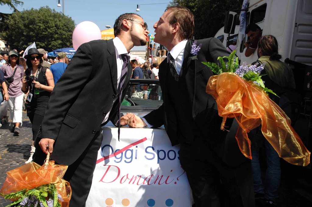 Matrimoni gay nel Senato “pacificato”. E il leghista firma la proposta del Pd
