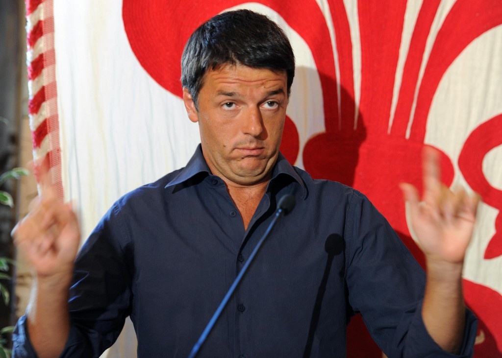 Renzi manda il Pd all’attacco. Per ora di Alfano