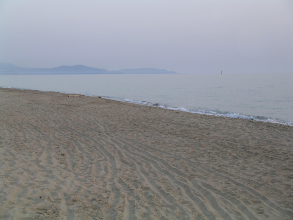 Salerno, mare chiuso per salvare la spiaggia
