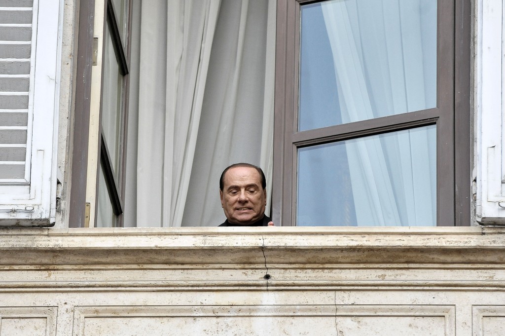 Ora lo dice Berlusconi: resistere, resistere, resisto
