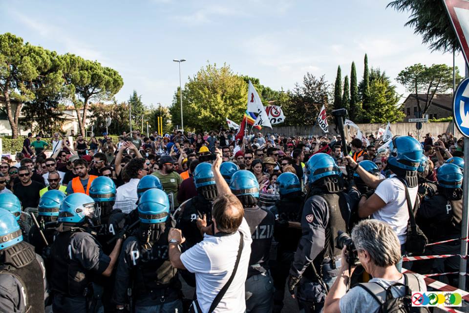 Tremila «No Dal Molin» bloccano la base Usa di Vicenza