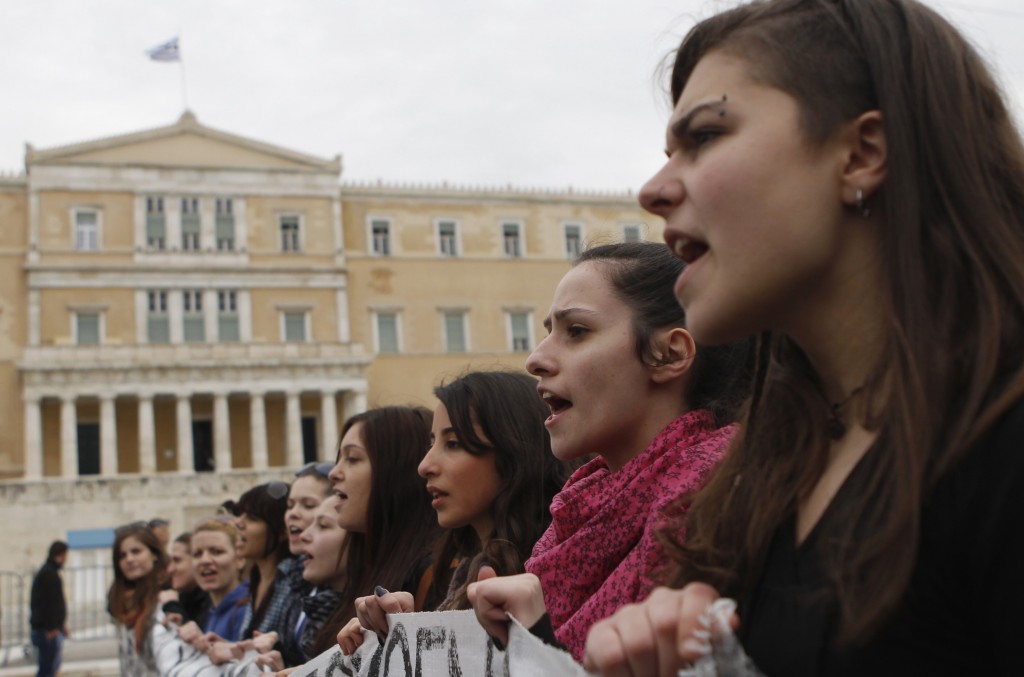 Grecia, Samaras chiude otto atenei