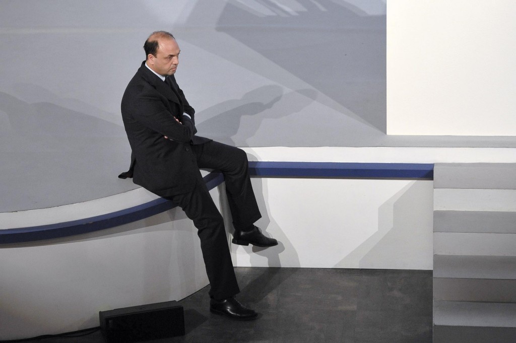 Berlusconi accelera la crisi