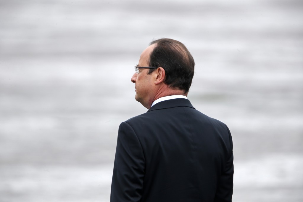 Rivolta anti tasse. Hollande al minimo storico