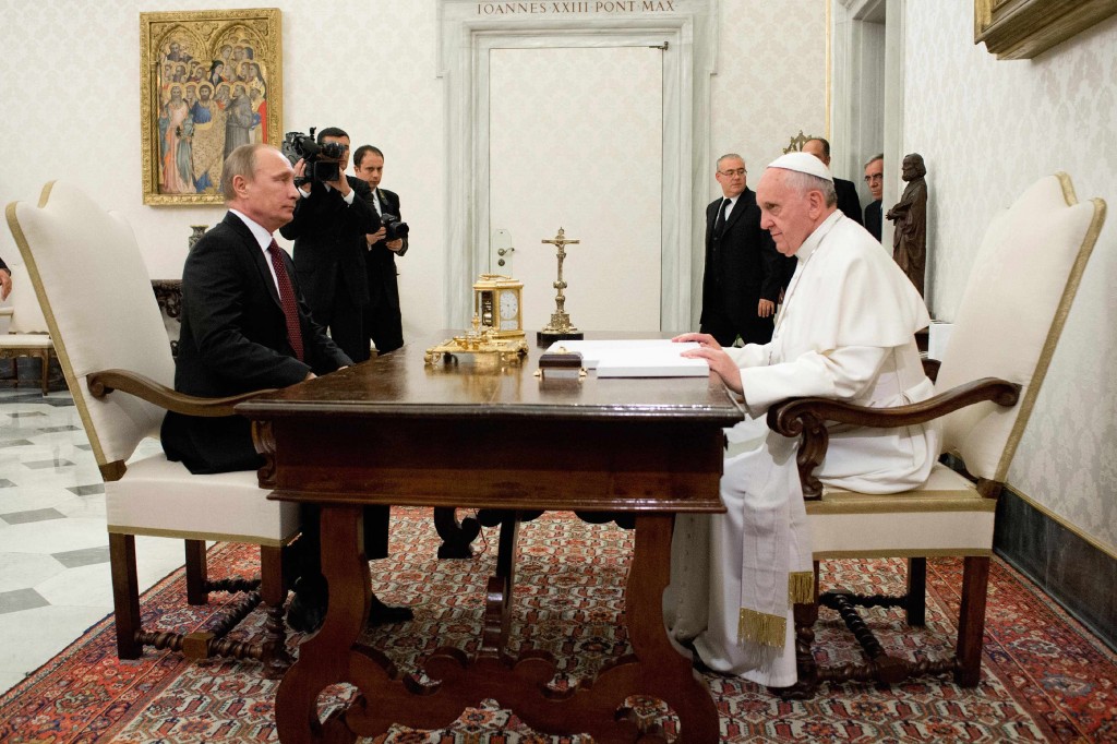 La pace e la «famiglia» tra Putin e Francesco