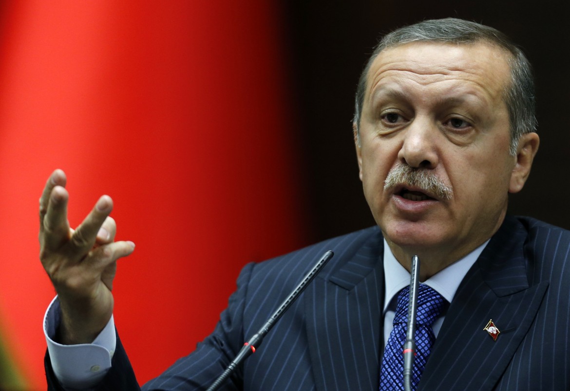 Tangentopoli turca, Erdogan silura venti procuratori