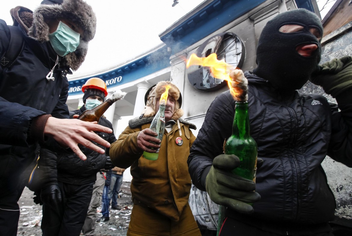 Passa la «legge anti-proteste»: a Kiev scontri in piazza, almeno 200 feriti
