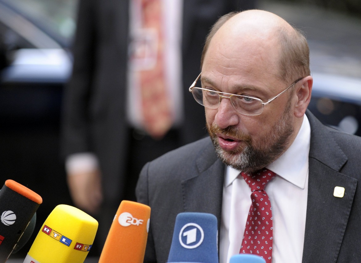 Schulz difende Merkel: «Chi critica lei critica i tedeschi»